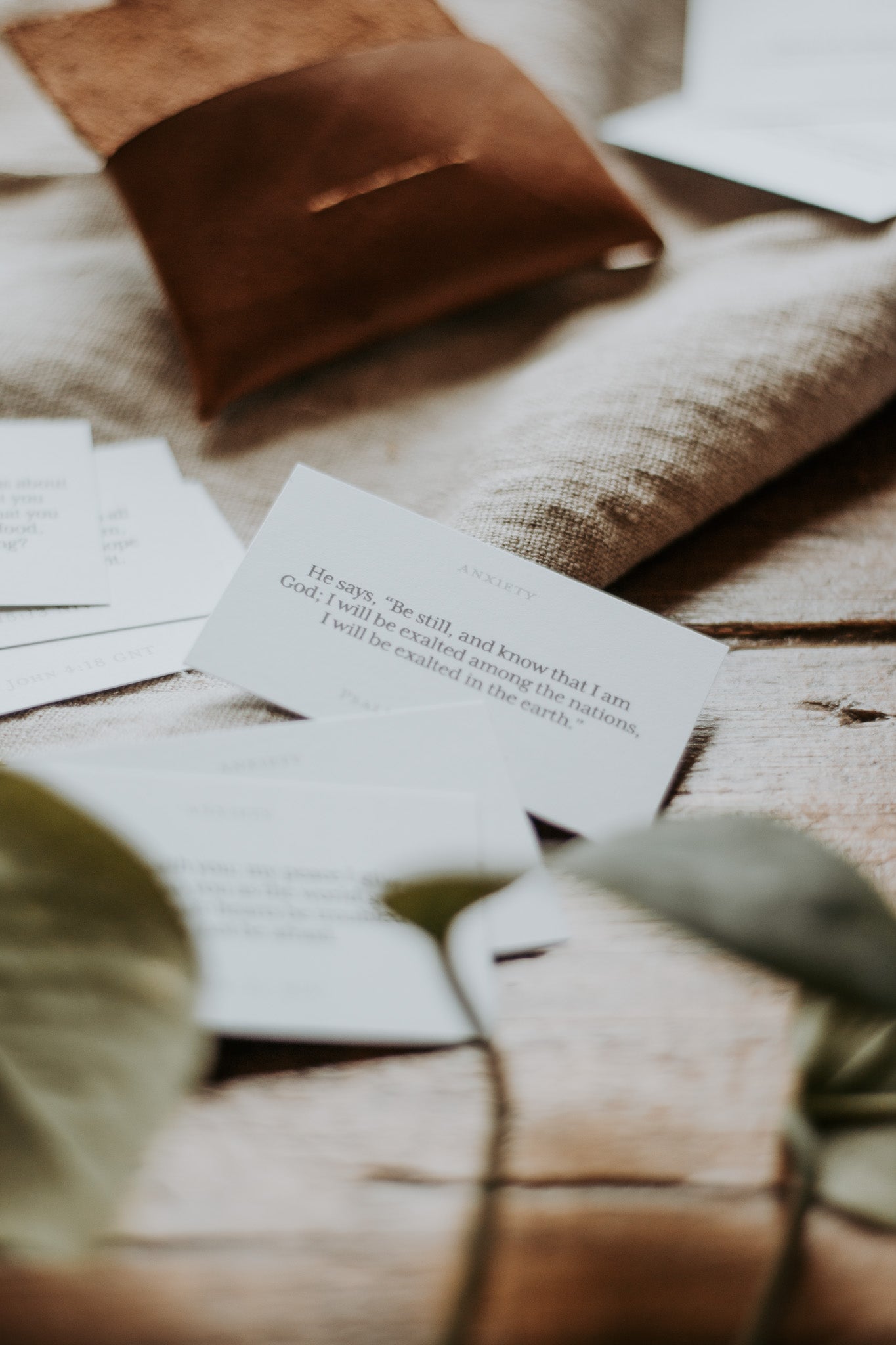 Scripture Memorization Pack | Leather Wallet & 21 Themed Bible Verse Cards | Anxiety, Thankfulness, Healing and Other Themes | Minimalist