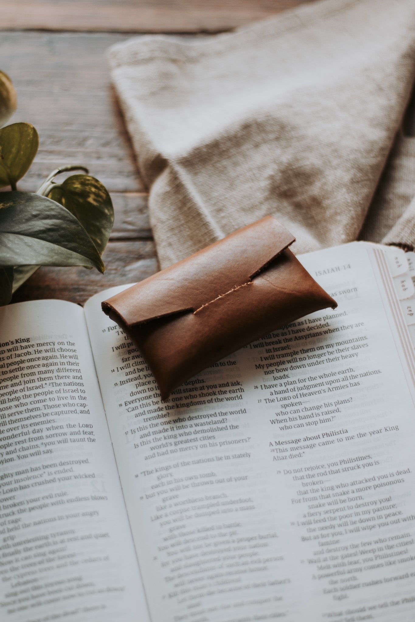 Scripture Memorization Pack | Leather Wallet & 21 Themed Bible Verse Cards | Anxiety, Thankfulness, Healing and Other Themes | Minimalist