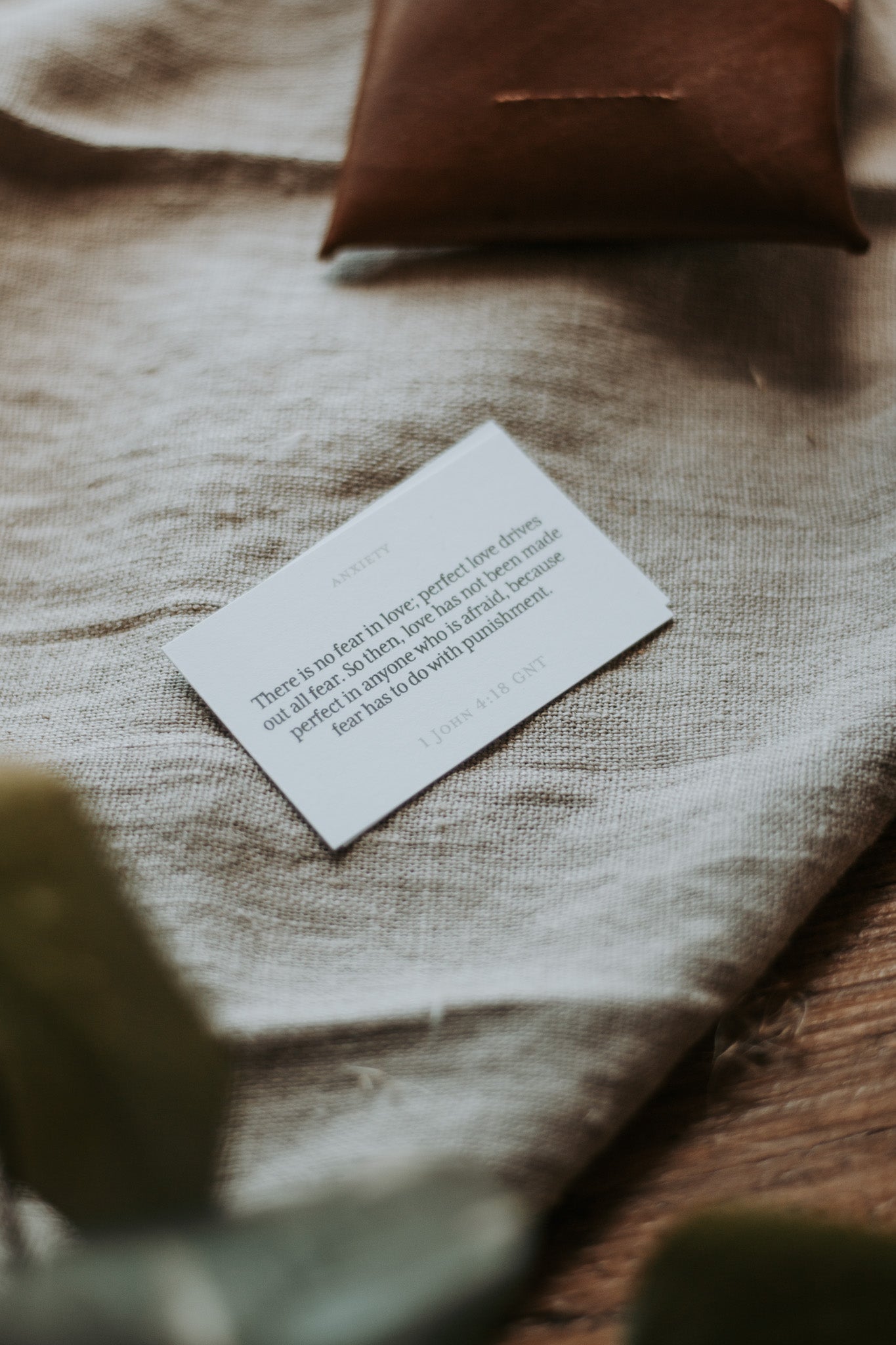 Scripture Memorization Pack | Leather Wallet & 21 Themed Bible Verse Cards | Anxiety, Thankfulness, Healing and Other Themes | Minimalist