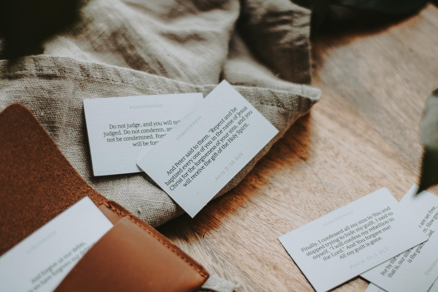 Leather Wallet & 21 Themed Bible Verse Cards | Scripture Memorisation Pack | Christian Memory Cards | Men, Women | Gift